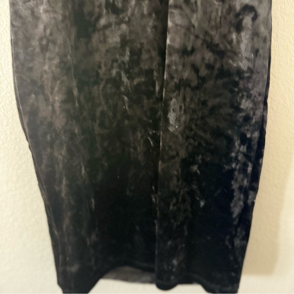 New Elodie Elegant Black Crushed Velvet Mini Cocktail Dress in Small - Picture 11 of 13